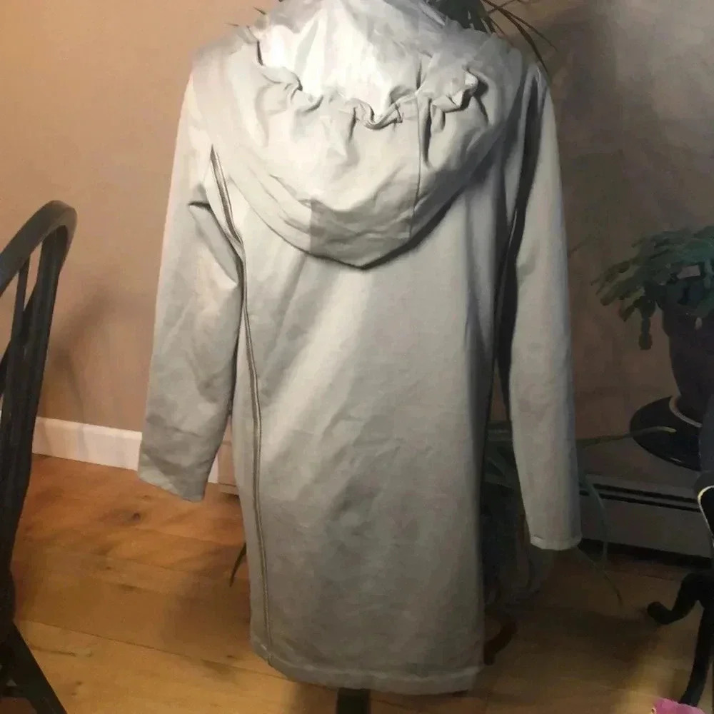Trina Turks Reversible Coat. Size 4 - Picture 3 of 9